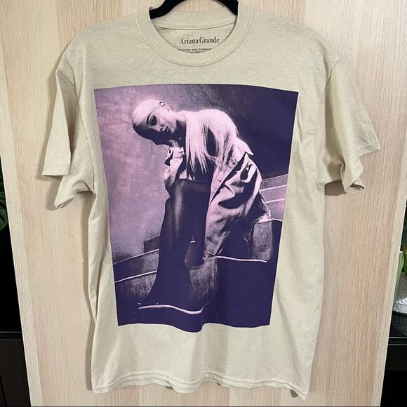 Ariana Grande Sweetener World Tour Concert T-shirt Unisex Medium - Picture 1 of 3